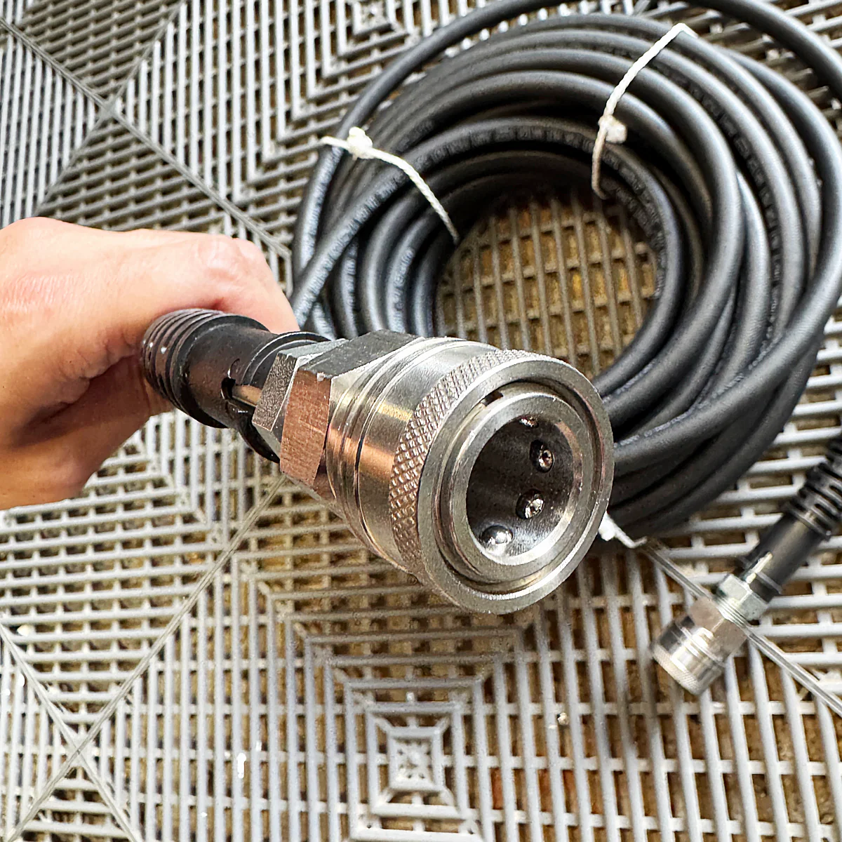Quivrflex Pressure Wash Hose - Image 2